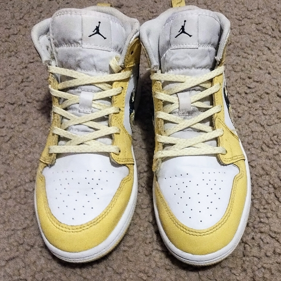 Only Wore Them a Couple Times and Out Grew Them. JORDAN 1 RETRO, FLORAL W/Y - Picture 2 of 5